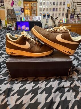 Nike Low-Top Sneakers in Brown & Tan